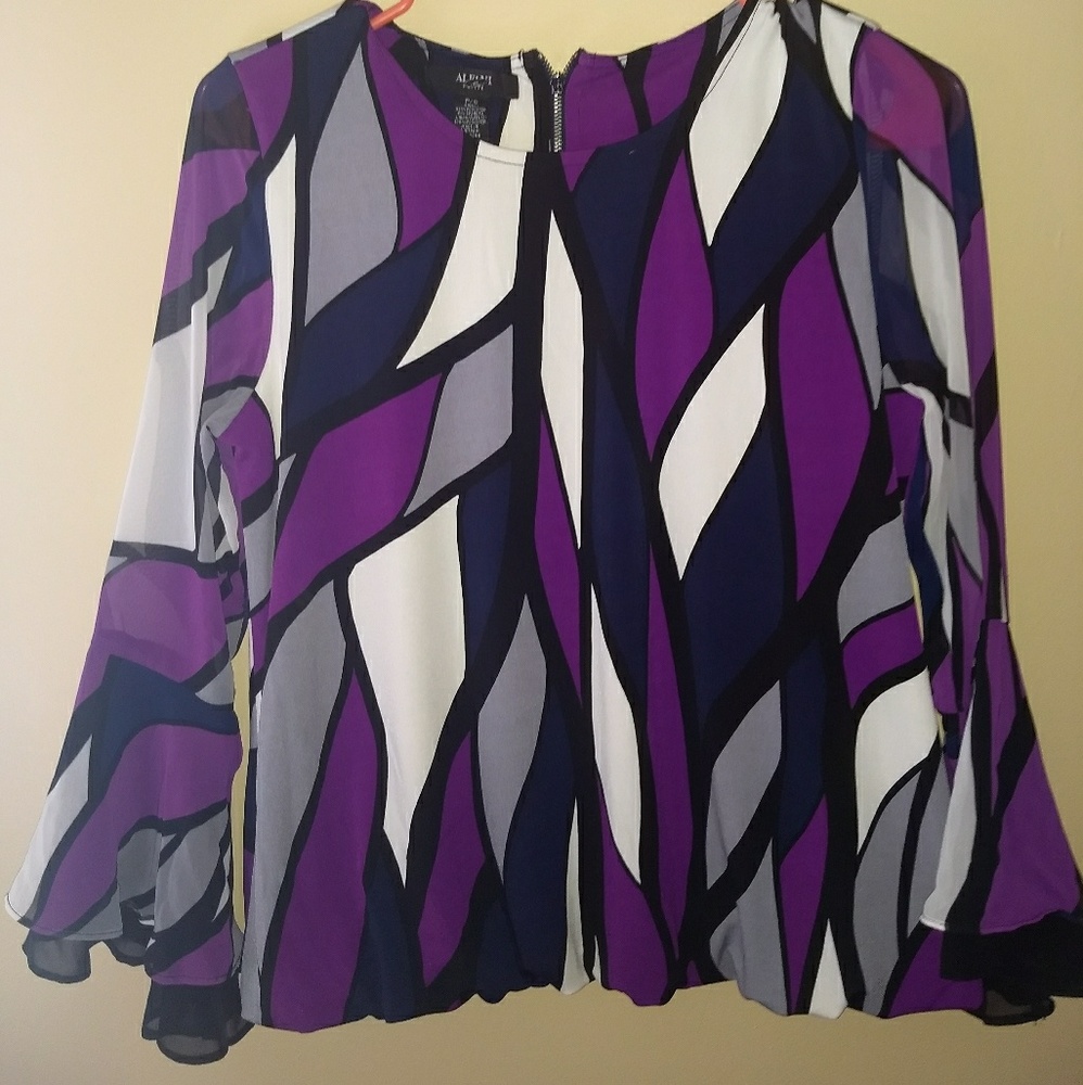 Classy blouse, never worn.